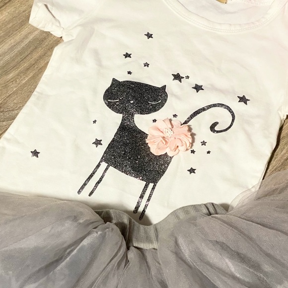 KangKang Girls 2pc Fancy Cat Top & Grey Tool Skirt - Picture 2 of 10